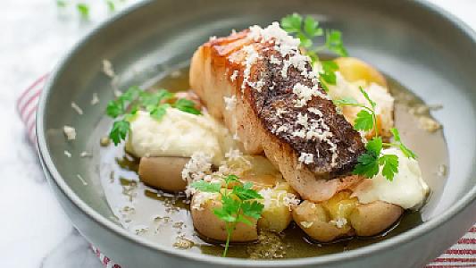 Smörstekt torskrygg med krossad potatis och citronkräm