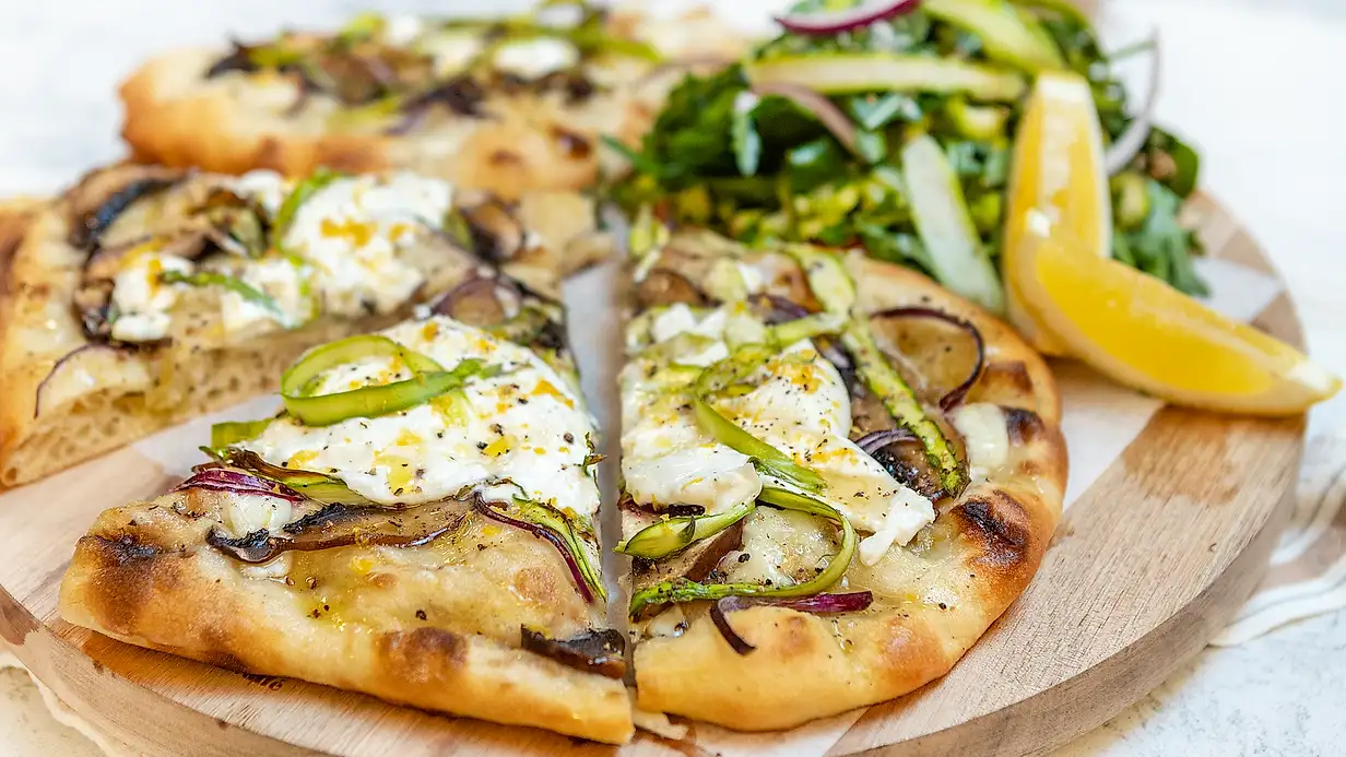 Pinsa with Asparagus and Burrata