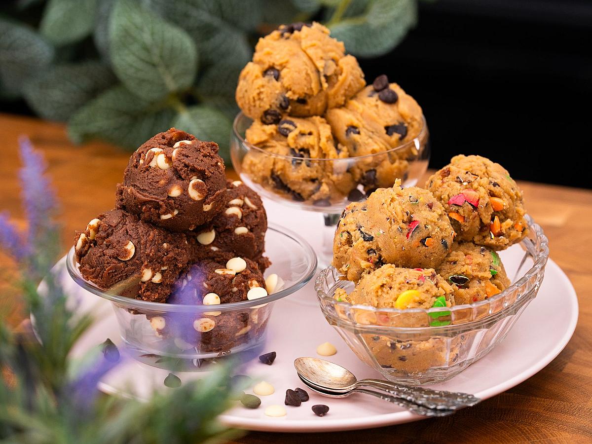 Cookie dough with three flavors